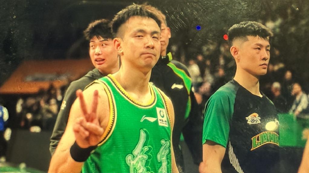 九游娱乐登录入口-赵继伟2+4攻功不可没!鄢手骐10+1王者归来,莫兰德7+8,辽篮领先2分